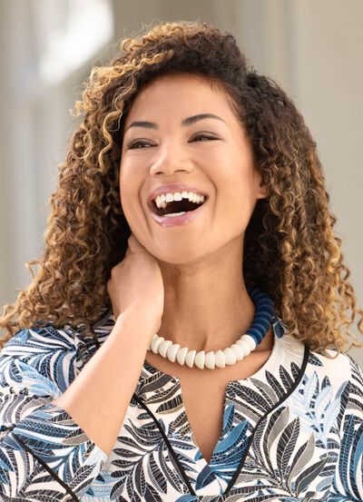 Halskette aus Holz-Halbperlen 