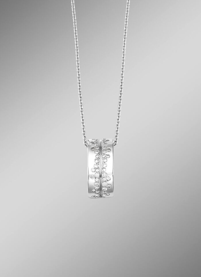 Klassischer Anh&auml;nger mit synth. Zirkonia 