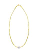 Halskette mit Perlenschimmer und Edelsteinglanz 