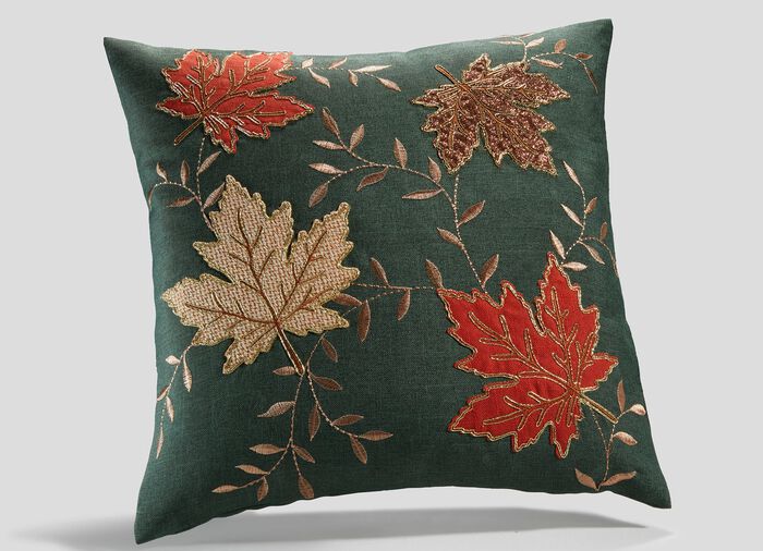 Herbstliche Tisch- und Raumdekoration mit aufwendigen Applikationen 