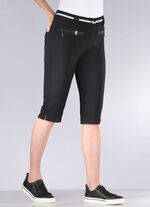 Aufwendig gearbeitete Bermudas 