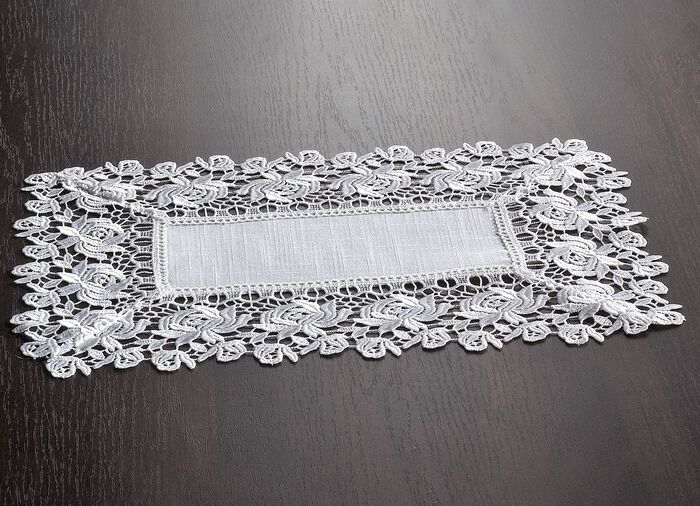 Tisch- und Raumdekoration mit Spitzenborte 