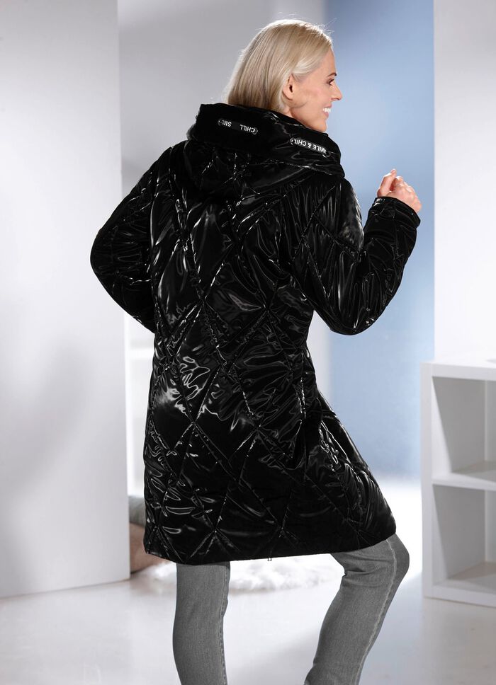 Kurzmantel in topaktueller Lackoptik 