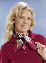 Nickituch mit Fantasieblüten-Dessin 