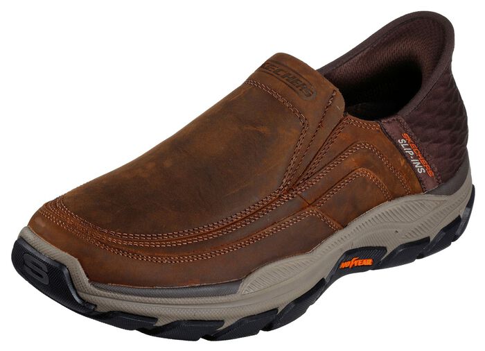 SKECHERS, bequeme Herren-Slipper, mit geformter Slip-Ins Fersenplatte DUNKELBRAUN