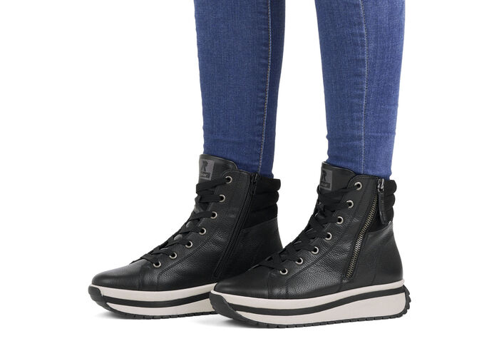 Rieker, trendige Damen-Boots, Winterschuhe, mit herausnehmbarem Fußbett SCHWARZ