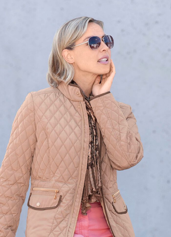 Schal mit Fantasiedessin 