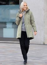 Kurzmantel mit fester Kapuze 