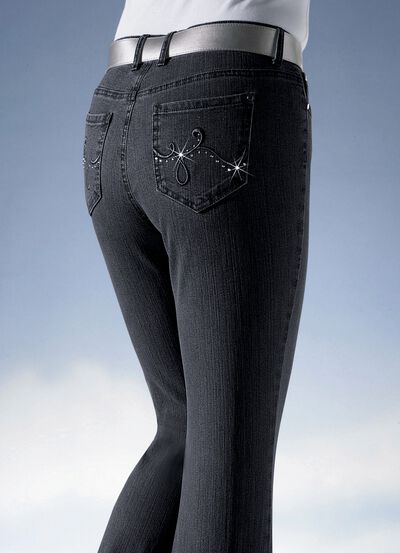 Jeans verziert mit funkelnden Strasssteinen 