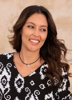 Halskette mit schwarzem Lederband und Rivoli-Glasstein 