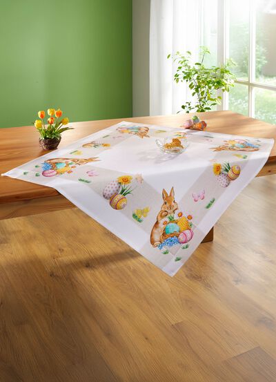 Zauberhafte Tischdecke mit niedlichen Ostermotiven 