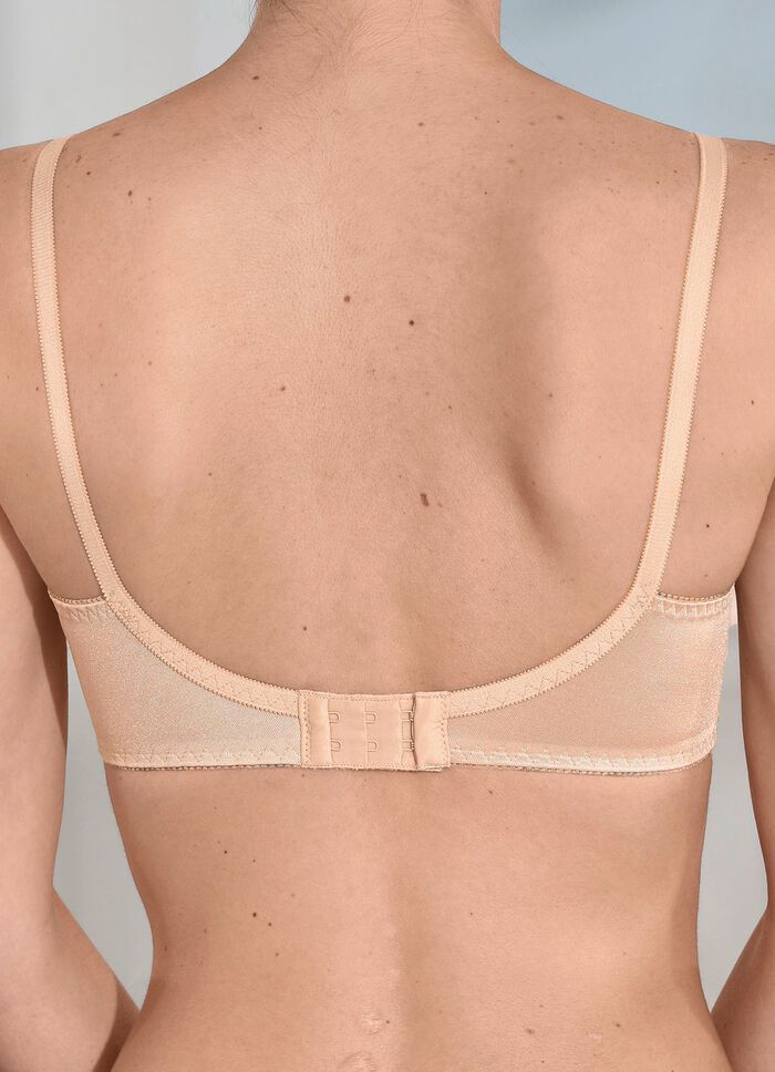 Triumph-Compliment B&uuml;gel-BH mit h&uuml;bscher Spitze PUDER