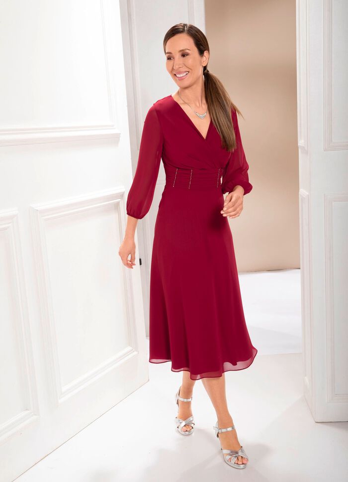 Kleid mit funkelnden Schmuckperlen 