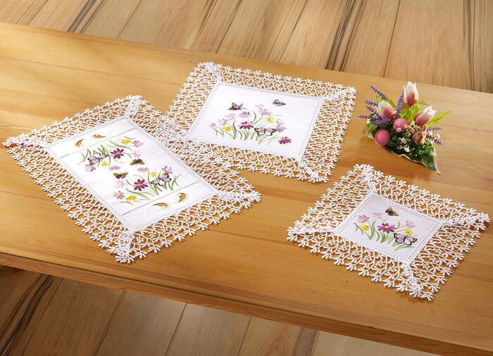 Tisch- und Raumdekoration mit Spitzenborte 