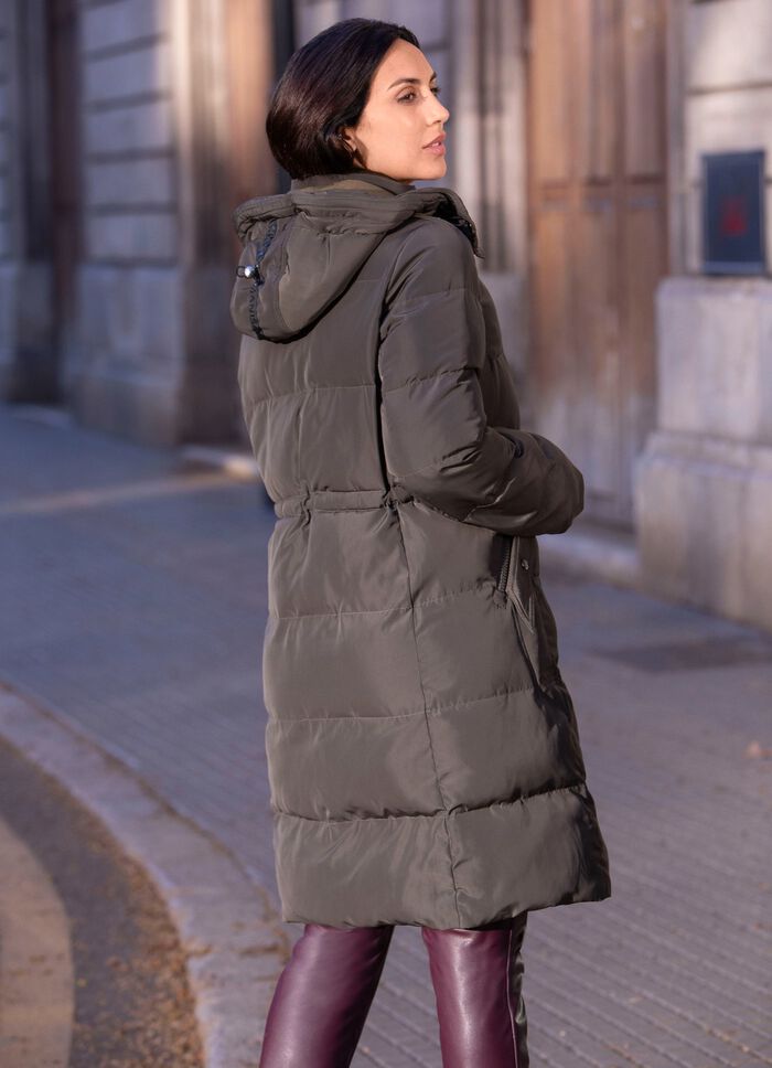 Kurzmantel mit größenverstellbarer Kapuze 