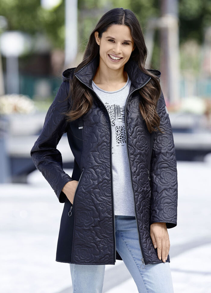 Jacke im angesagten Materialmix