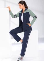 Freizeitanzug mit Seitentaschen 