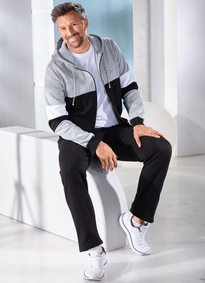 Freizeitanzug mit Kapuze 