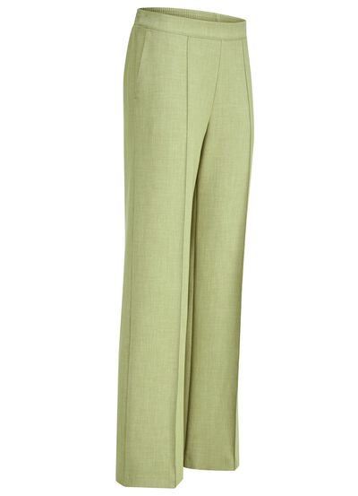 Hose in modischer Weite 