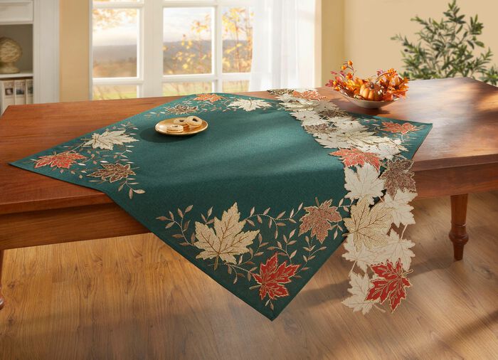 Herbstliche Tisch- und Raumdekoration mit aufwendigen Applikationen 