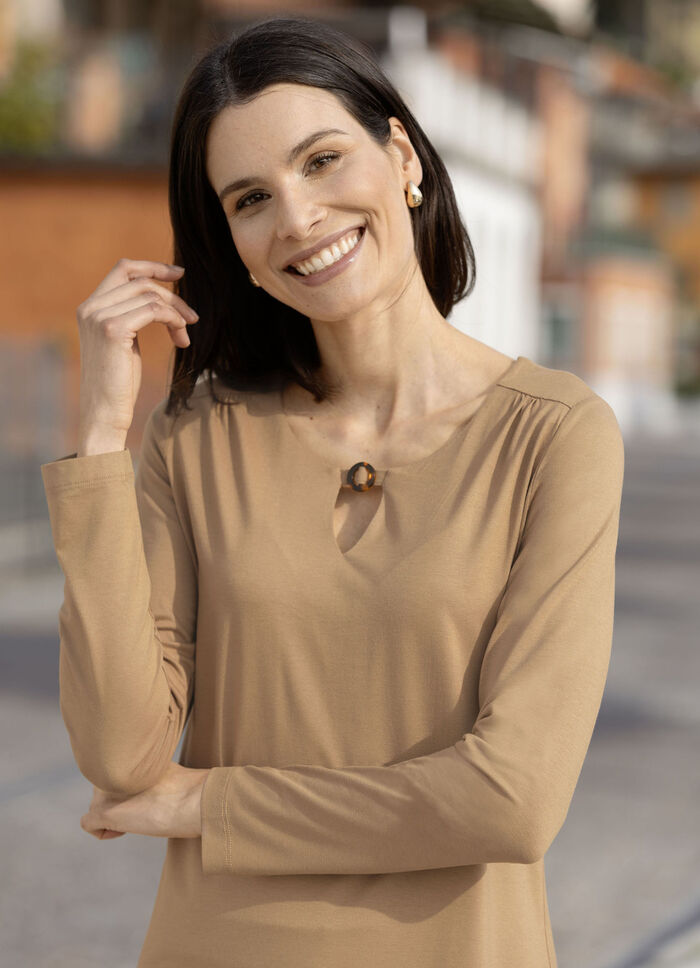 Shirt mit  Zierring am Halsausschnitt in 2 Farben CAMEL
