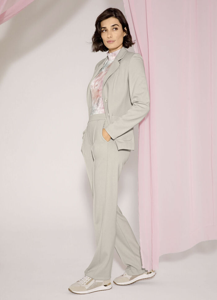 Hose mit Bügelfalten 