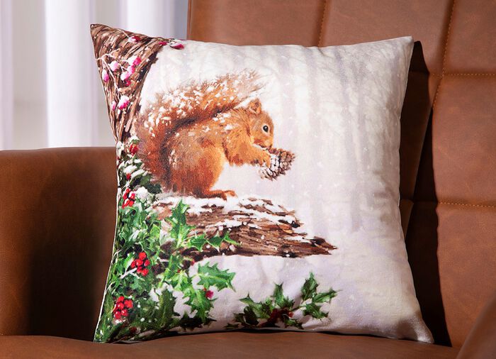 Kissenbezug mit winterlichem Eichhörnchen-Dessin 