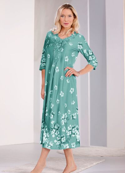 Nachthemd von "Laurina" mit Motivspitze am Ausschnitt 