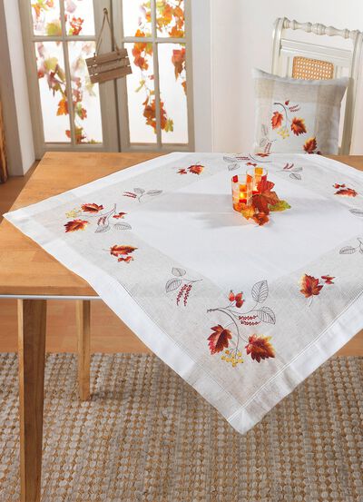 Bestickte Tisch- und Raumdekoration 