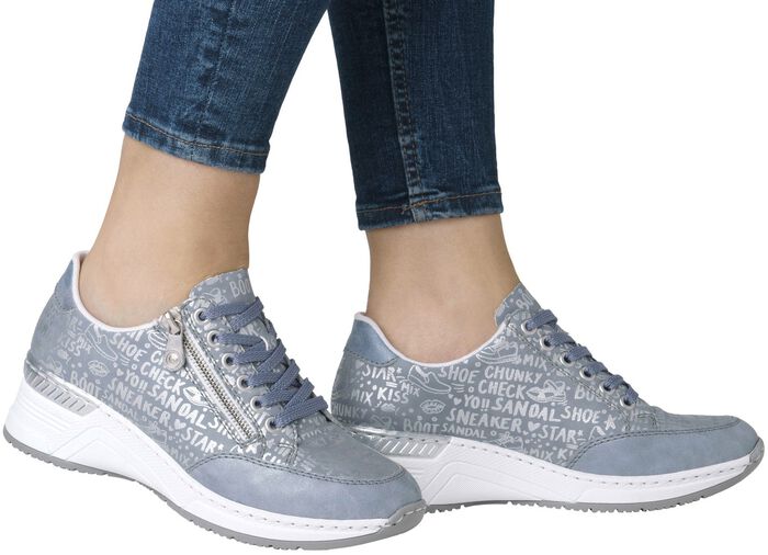 Rieker Schn&uuml;r-Sneaker aus bedrucktem Synthetikmaterial HELLBLAU-SILBER