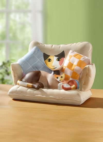 Katzenmama auf Sofa aus der Rosina-Wachtmeister-Kollektion 