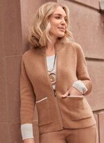 Strickjacke mit gr&ouml;&szlig;eren Taschen 