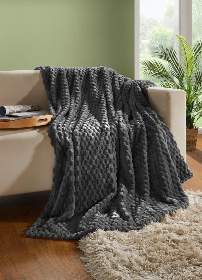 Besonders weiche und anschmiegsame Wohndecke von G&ouml;zze ANTHRAZIT