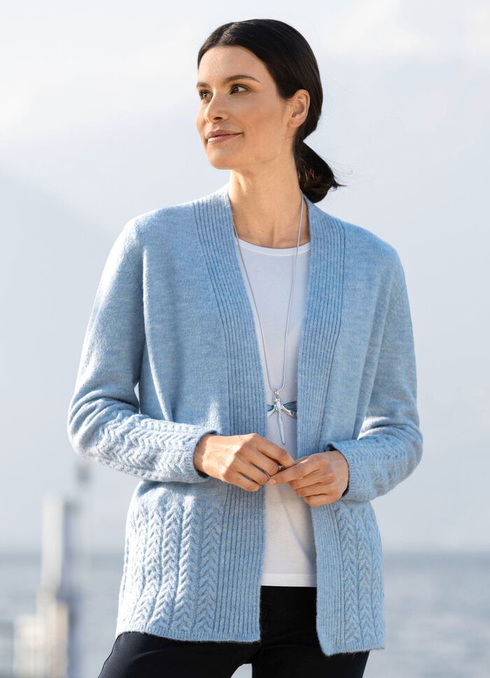 Strickjacke aus sehr flauschigem Garn 