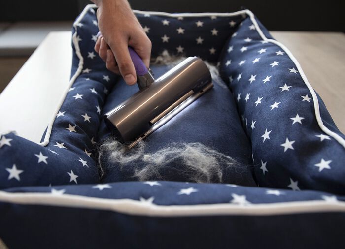 Batteriebetriebene Fussel- und Tierhaarrolle mit LED-Licht 