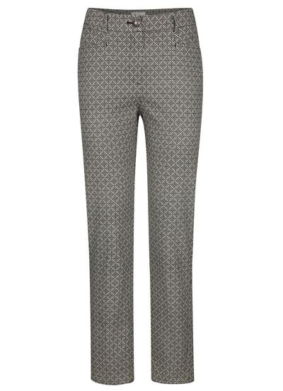 Hose in trendgenauer Dessinierung 