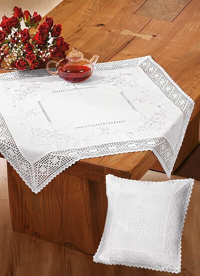Tisch- und Raumdekoration mit Stickerei und H&auml;kelspitze 