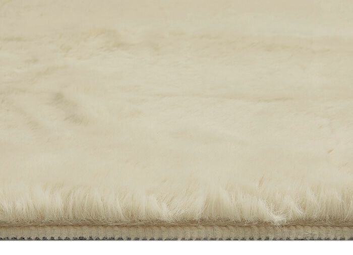 Br&uuml;cken und Teppiche f&uuml;r ein Gef&uuml;hl wie auf Wolken BEIGE