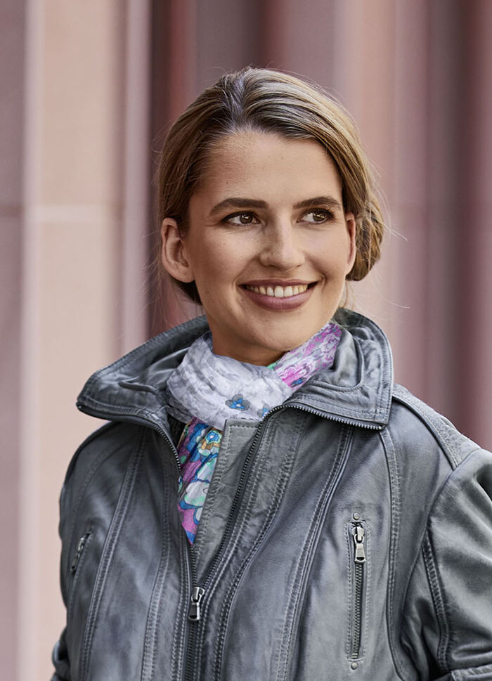 Schal mit Fantasieblüten-Dessin 