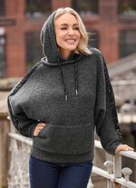 Pullover mit Kapuze und in Fledermausform 