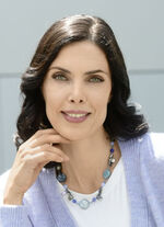 Halskette mit verschiedenen Schmuckelementen 