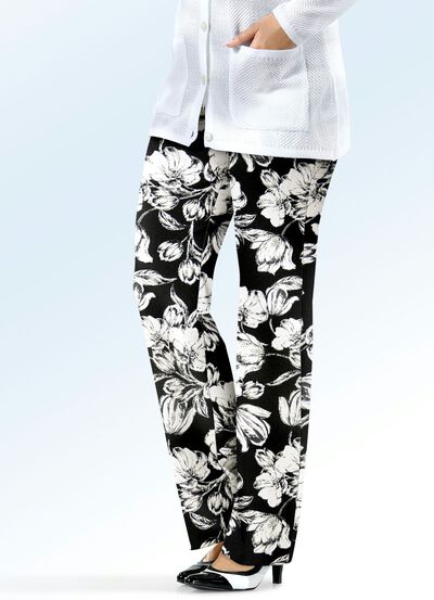 Hose in modischer Weite 