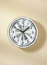 Wanduhr mit Funkuhrwerk SILBER