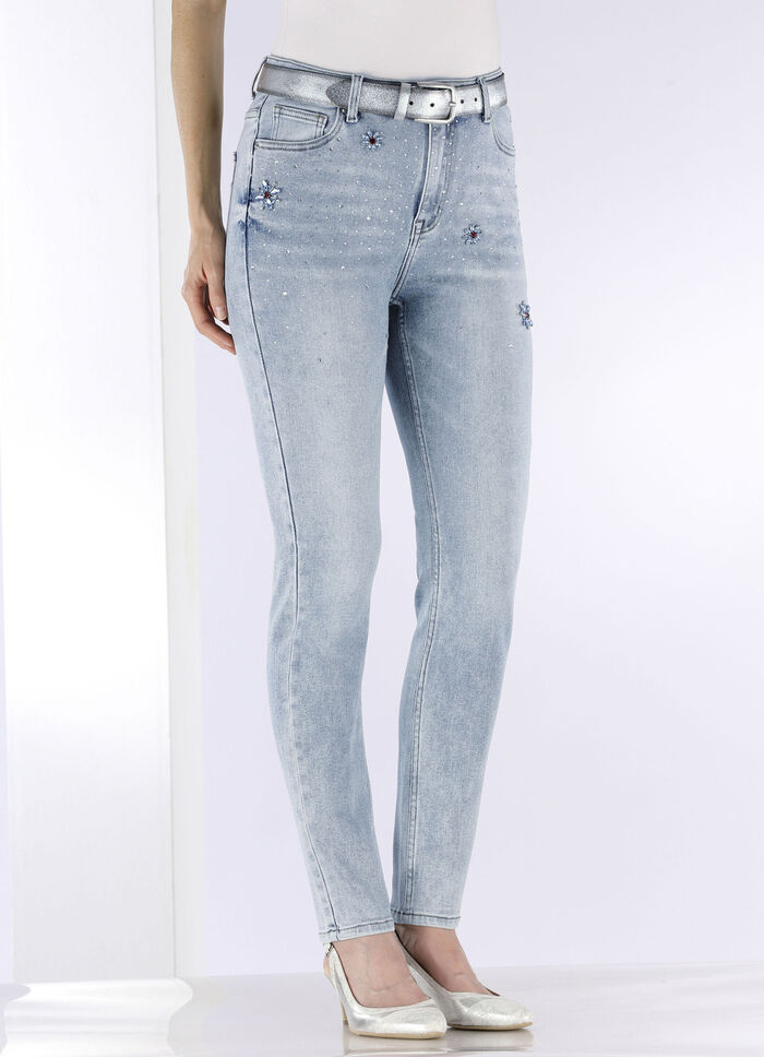 Jeans mit Strasszier und glänzenden Blütenmotiven 