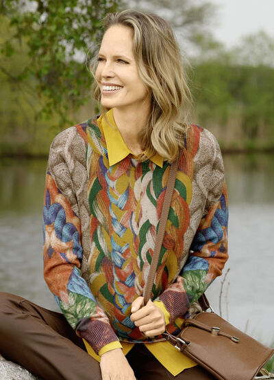 Pullover in Grafikdessin 