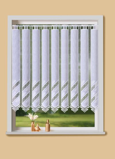 Kleinfenster-Store mit Macramé-Abschluss 