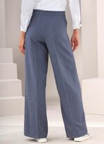 Hose in modischer Weite 