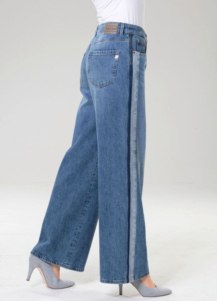 Sportive Jeans mit modisch weitem Beinverlauf 