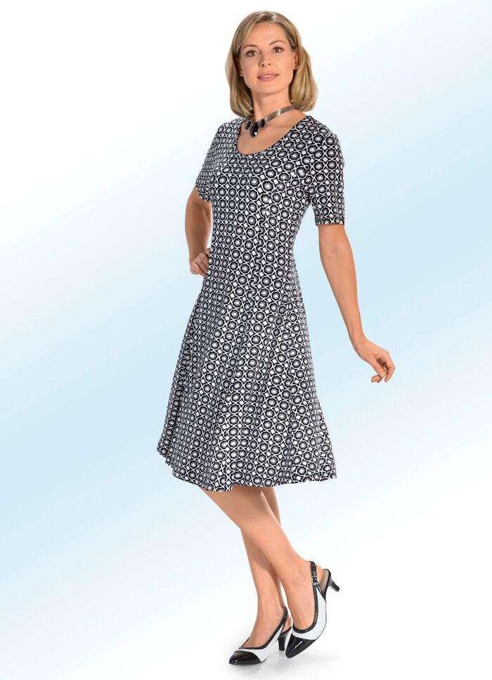 Kleid in schwingender Schlupfform 