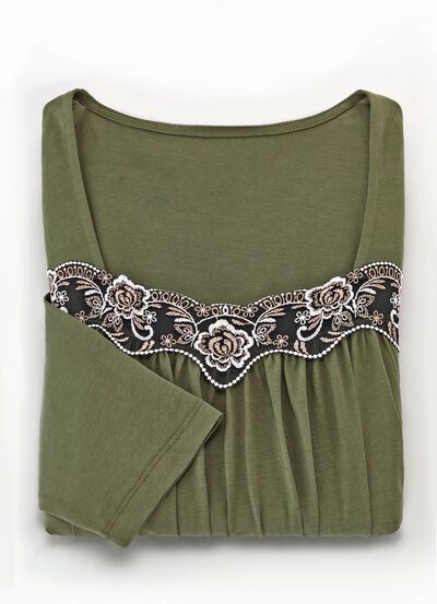 Wadenlanges Nachthemd mit zarter T&uuml;llstickereispitze 